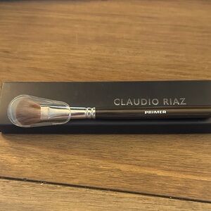 Claudio Riaz Primer Brush